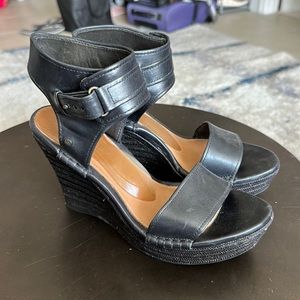 Ugg wedges black with weight shifting insoles size 10